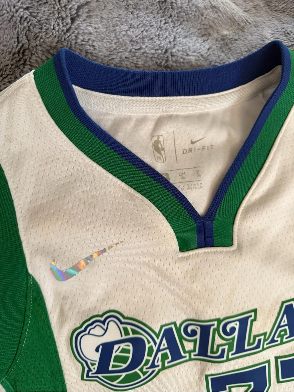 Nike Dallas Mavericks Luka Dončić #77 2021-22 City Edition Mixtape Jersey. SM